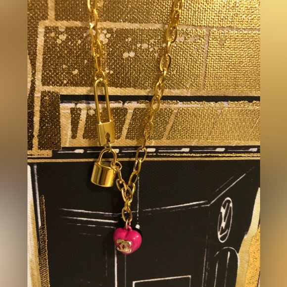 CHANEL Auth. Charm 3D Heart onto Love Lock Pendant Necklace SS … - Picture 11 of 13